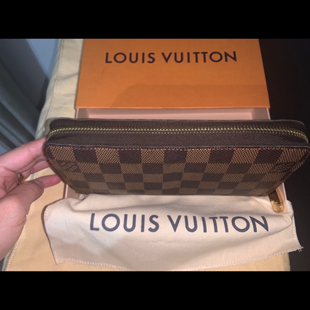 💯 Authentic LV Zippy Wallet- Additional Pics! - Picture 7 of 8